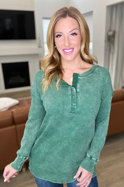 Mineral Wash Baby Waffle Henley in Dark Green - Chic Avenue Boutique